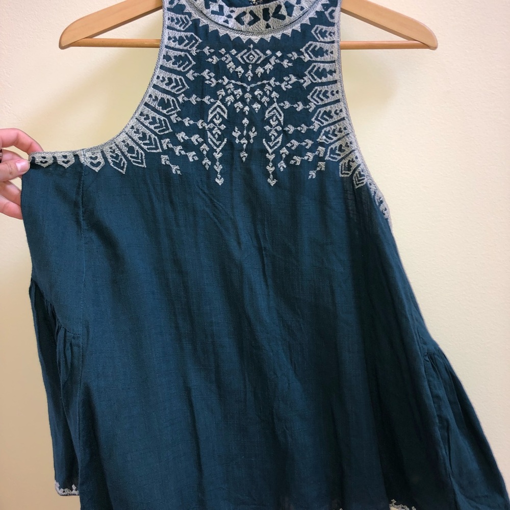 UO: Embroidered high neck Top - Picture 4 of 8